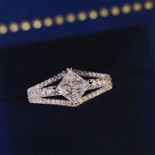 1 Carat Moissanite 925 Sterling Silver Ring
Top view