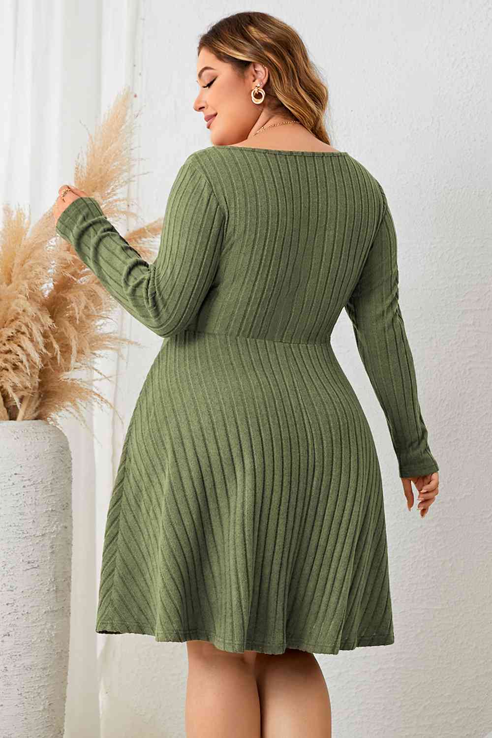 Plus Size Sweetheart Neck Long Sleeve Ribbed Dress Back